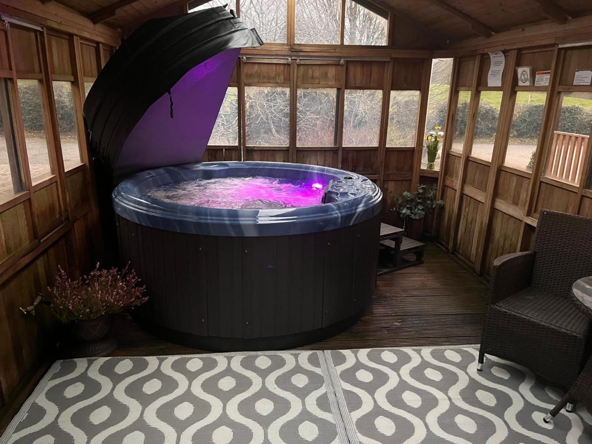 Cosy Lakeside Chalet With Option To Add Private Hot Tub Duneena Exterior photo